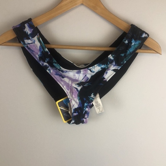 NWT Fabletics Olivia Reversible Bikini Swim Bottoms Monarch Print Sz S Swimwear - Picture 3 of 16